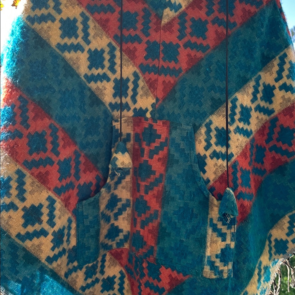 Poncho with Aztec pattern - Picture 4 of 7
